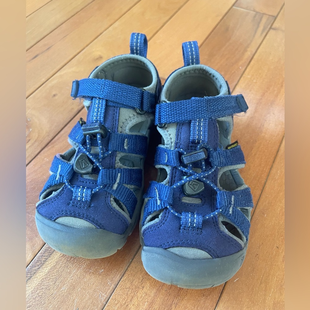 Keen toddler size 10